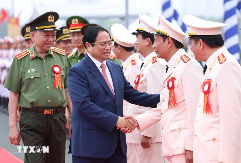 Thủ tướng: Xây dựng Cảnh sát Cơ động 'pháp luật sắc, nghiệp vụ tinh' Sáng 14-4-2024, tại Hà Nội, Đảng ủy Công an Trung ương và Bộ Công an tổ chức kỷ niệm 50 năm Ngày truyền thống lực lượng Cảnh sát Cơ động (15-4-1974 – 15-4-2024) và đón nhận danh hiệu Anh hùng Lực lượng Vũ trang Nhân dân lần thứ hai. Thủ tướng Chính phủ Phạm Minh Chính đến dự.