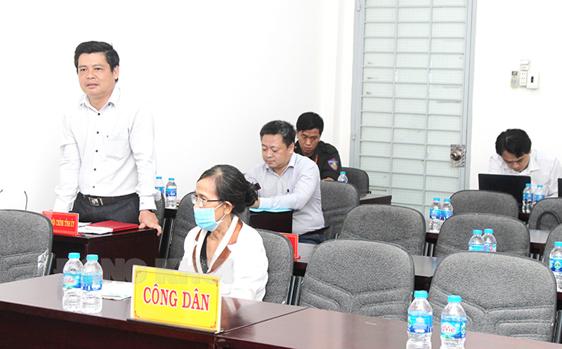 Giải quyết 325 đơn khiếu nại, tố cáo và kiến nghị, phản ánh của công dân Đại diện lãnh đạo cơ quan chức năng phát biểu hướng giải quyết vụ việc tại một buổi tiếp công dân.
