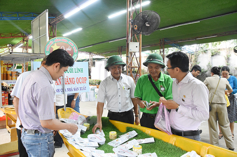 Câu lạc bộ 'Cà phê người lính': Nhiều câu chuyện 'truyền lửa' làm kinh tế Không gian giới thiệu, tiêu thụ sản phẩm khởi nghiệp, sản phẩm OCOP tại điểm du lịch Lan Vương.