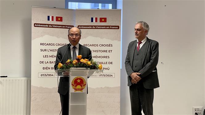 70 năm Chiến thắng Điện Biên Phủ: Giao lưu lịch sử và ký ức tại Pháp Đại sứ Việt Nam tại Pháp Đinh Toàn Thắng phát biểu tại lễ kỷ niệm 70 năm chiến thắng Điện Biên Phủ, với sự tham dự của ông Taylan Coskun, Ủy viên Bộ Chính trị Đảng Cộng sản Pháp (PCF).
