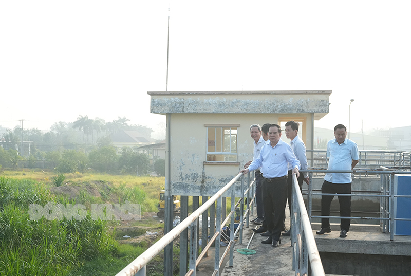 Tăng cường thực hiện các biện pháp phòng chống nắng nóng, hạn hán, thiếu nước, xâm nhập mặn Chủ tịch UBND tỉnh Trần Ngọc Tam kiểm tra công tác phòng chống hạn mặn tại Nhà máy nước An Hiệp.