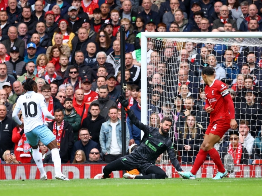 Emirates thất thủ, Arsenal nhận trận thua muối mặt trước Aston Villa Liverpool chạm cột mốc thống kê tệ hại trên sân nhà Anfield. Ảnh: Internet