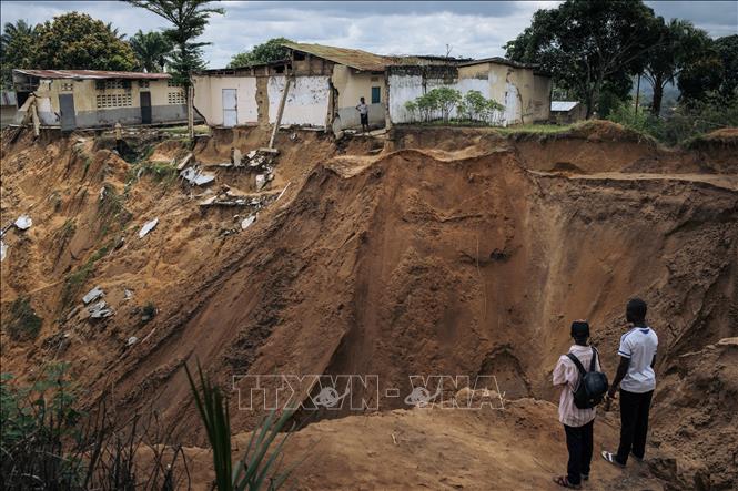 Hiện trường một vụ lở đất tại huyện Lemba, Kinshasa, CHDC Congo. Ảnh tư liệu: AFP/TTXVN