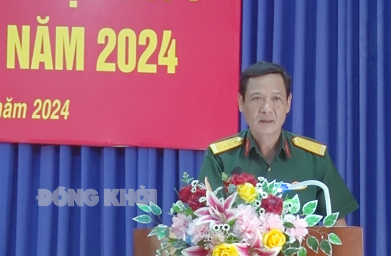 Đại tá Võ Văn Hội, Chỉ huy trưởng Bộ Chỉ huy Quân sự tỉnh phát biểu tại hội nghị.