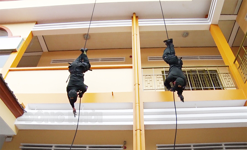 Xây dựng lực lượng cảnh sát cơ động chính quy, tinh nhuệ Cảnh sát cơ động thường xuyên luyện tập sẵn sàng chiến đấu. Ảnh: Đ. Khoa