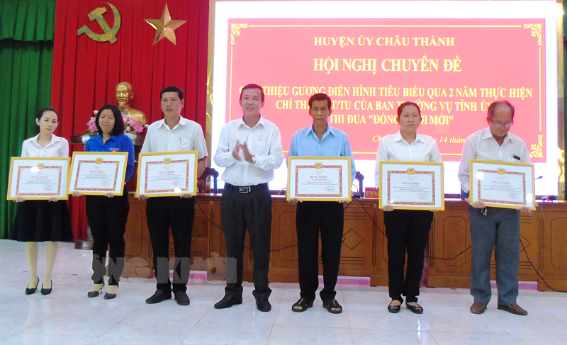 Châu Thành lan tỏa cao điểm thi đua 'Đồng khởi mới' Biểu dương gương điển hình sau 2 năm thi đua “Đồng khởi mới”.