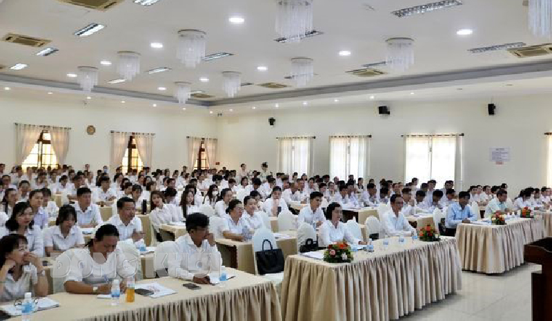 Agribank Chi nhánh tỉnh Bến Tre hội nghị triển khai, cập nhật kiến thức pháp luật liên quan đến hoạt động ngân hàng Đại biểu tham dự hội nghị.