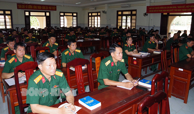 Đại biểu tham dự lớp bồi dưỡng kiến thức quốc phòng và an ninh.