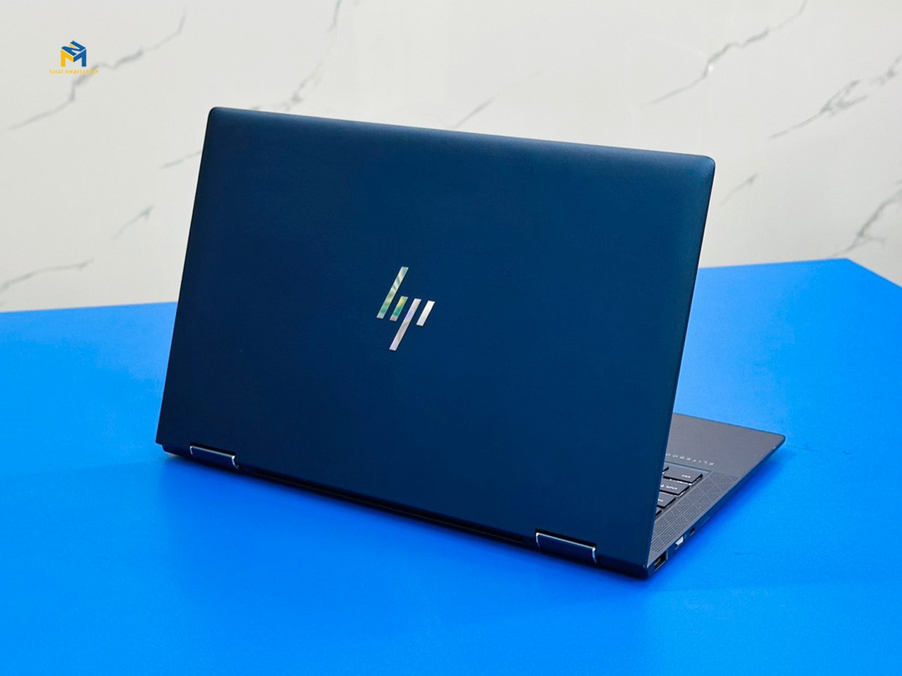 HP Spectre 13 cao cấp, siêu mỏng nhẹ