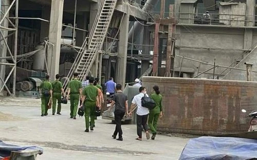 Thủ tướng chỉ đạo khẩn trương điều tra nguyên nhân vụ tai nạn lao động làm 10 người thương vong Hiện trường vụ tai nạn lao động đặc biệt nghiêm trọng xảy ra tại Công ty cổ phần Xi măng và Khoáng sản Yên Bái.