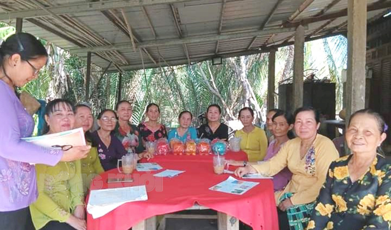 Hội Liên hiệp Phụ nữ xã Bình Thạnh: Tích cực đóng góp xây dựng nông thôn mới Sinh hoạt nhóm tuyên truyền của phụ nữ xã Bình Thạnh.