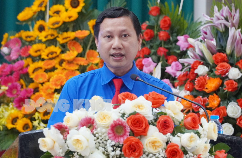 Bí thư Huyện đoàn Mỏ Cày Bắc Nguyễn Chí Hữu phát biểu.