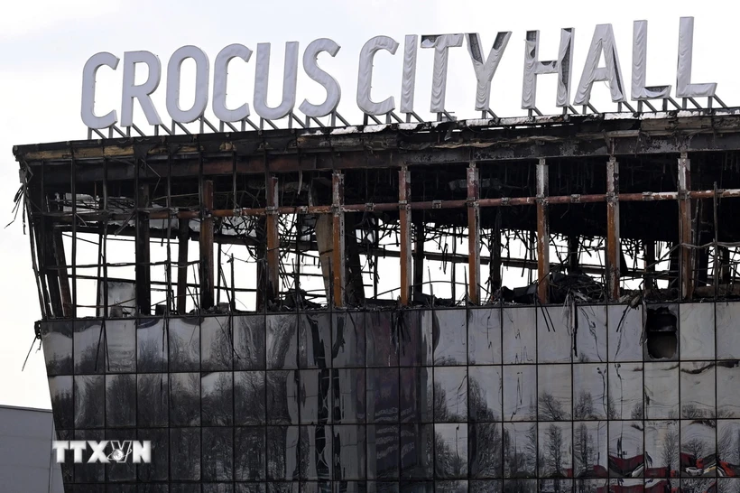 Vụ tấn công tại Moskva: Thêm nhiều tình tiết về kết quả điều tra sơ bộ Trung tâm Crocus City Hall ở ngoại ô Moskva, Nga cháy rụi sau vụ tấn công khủng bố, ngày 26-3-2024. Ảnh: AFP/TTXVN