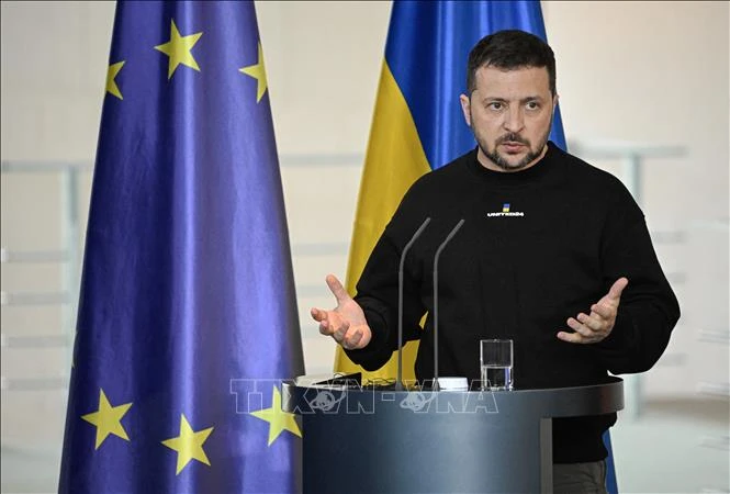 Tổng thống Ukraine Volodymyr Zelensky trong cuộc họp báo ở Berlin, Đức. (Ảnh: AFP/TTXVN)