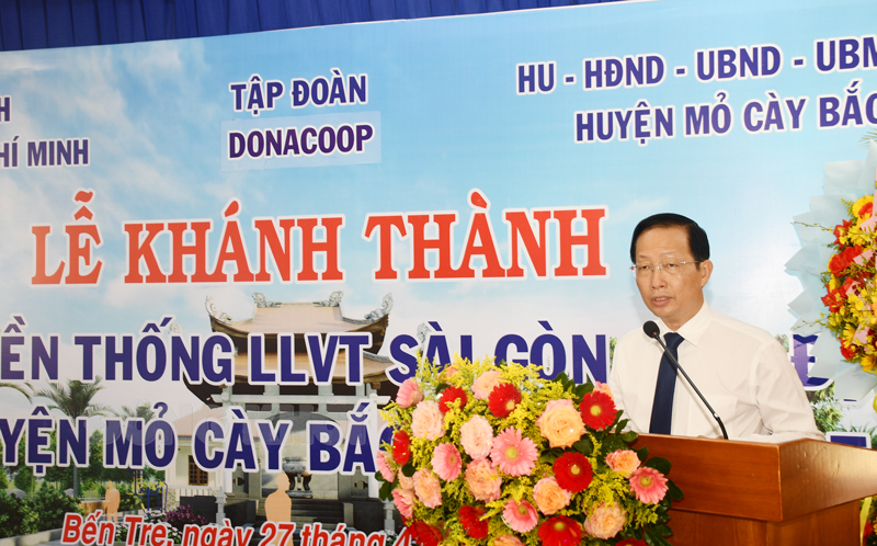 Khánh thành Bia truyền thống lực lượng vũ trang Sài Gòn - Gia Định tại huyện Mỏ Cày Bắc Phó chủ tịch Thường trực UBND tỉnh - Trưởng đoàn đại biểu Quốc hội tỉnh Nguyễn Trúc Sơn phát biểu.
