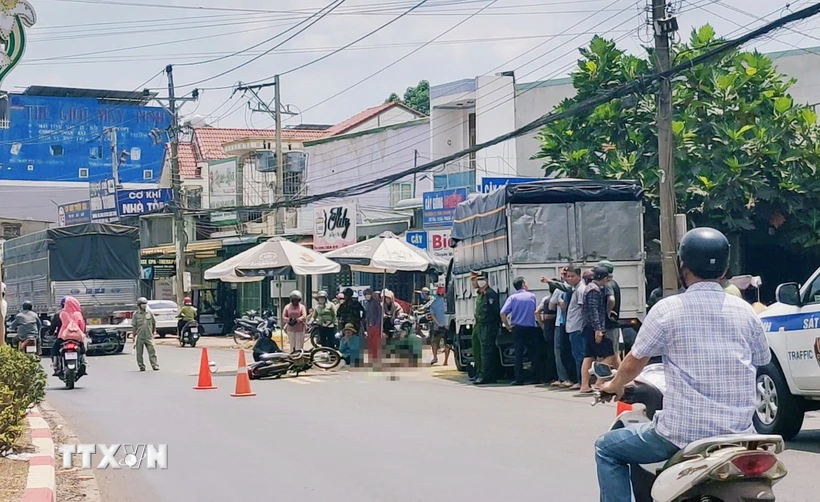 20 người chết vì tai nạn giao thông trong ngày 28-4-2024 Hiện trường vụ tai nạn. Ảnh: TTXVN phát