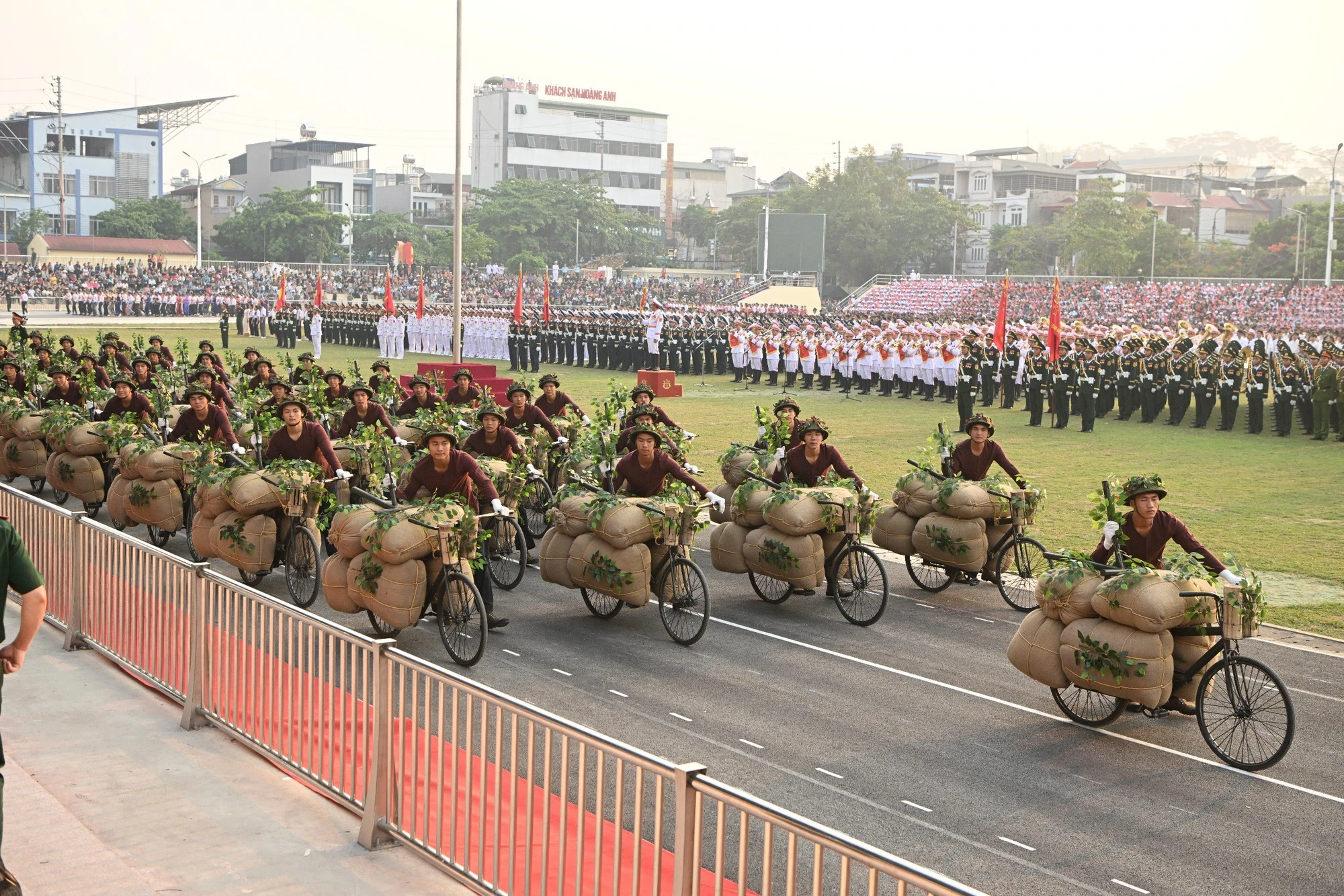 12.000 người hợp luyện diễu binh, diễu hành tại Điện Biên Phủ
