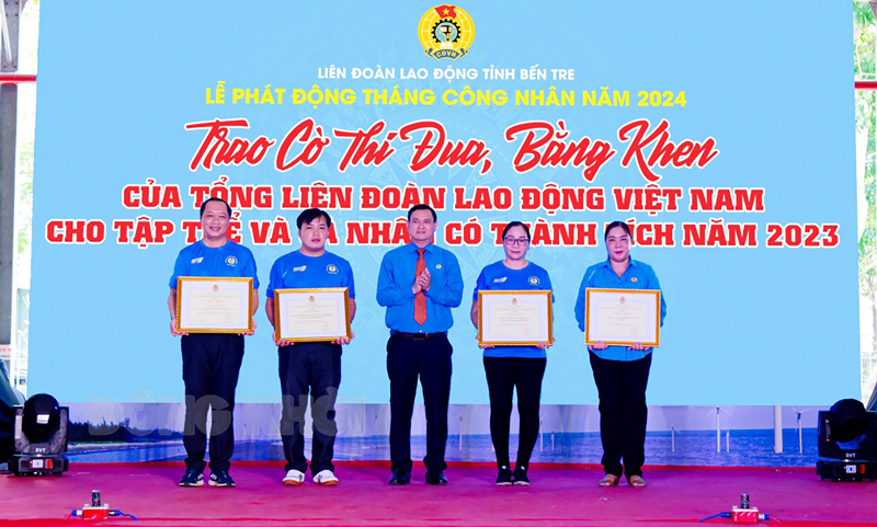 Nhiều tập thể, cá nhân được khen thưởng trong các phong trào thi đua
