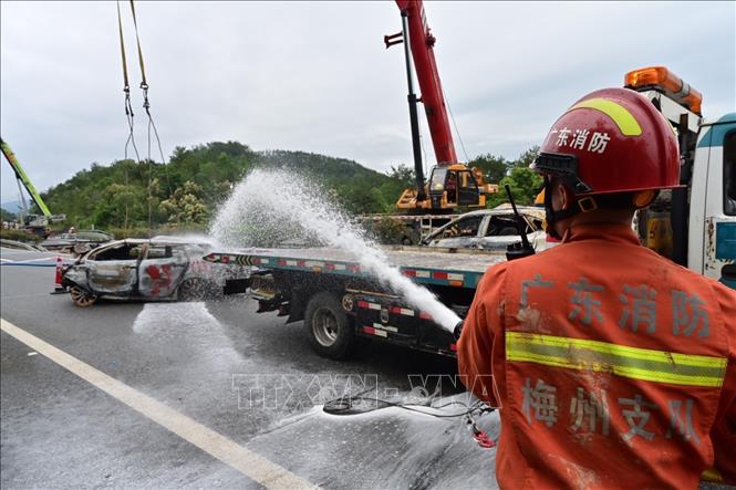 Vụ sập cao tốc tại Trung Quốc: Ít nhất 19 người thiệt mạng Hiện trường vụ sập một phần đường cao tốc ở tỉnh Quảng Đông, miền Nam Trung Quốc ngày 1-5-2024. Ảnh: THX/TTXVN