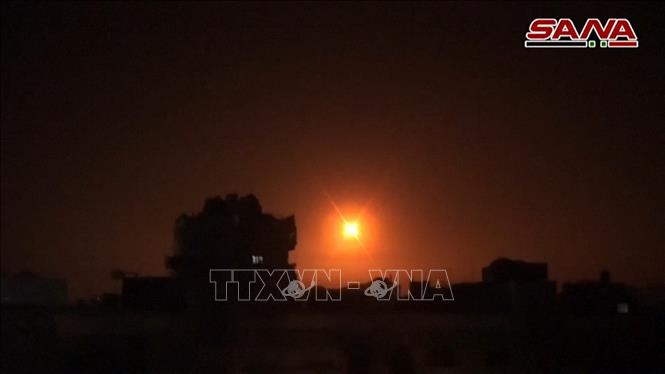 Hệ thống phòng không Syria đánh chặn tên lửa Israel trên bầu trời gần Damascus. Ảnh tư liệu (minh họa): AFP/TTXVN