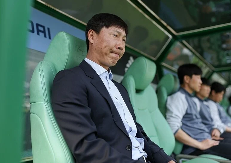 HLV Kim Sang Sik là người Hàn Quốc thứ hai dẫn dắt ĐT Việt Nam sau HLV Park Hang Seo (Ảnh: K-League)