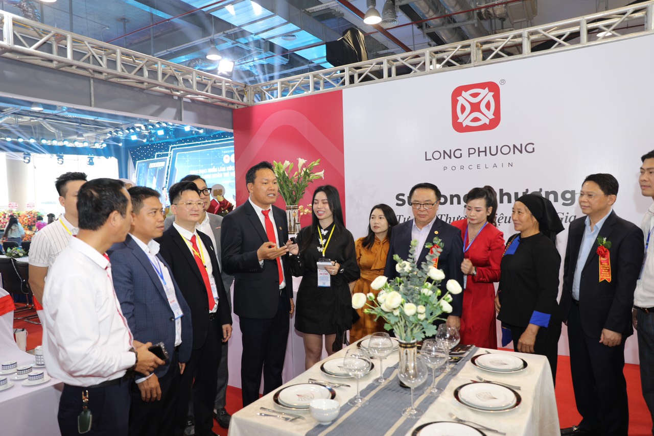 Sứ Long Phương với hành trình khẳng định thương hiệu “Sứ sạch” hàng đầu Việt Nam