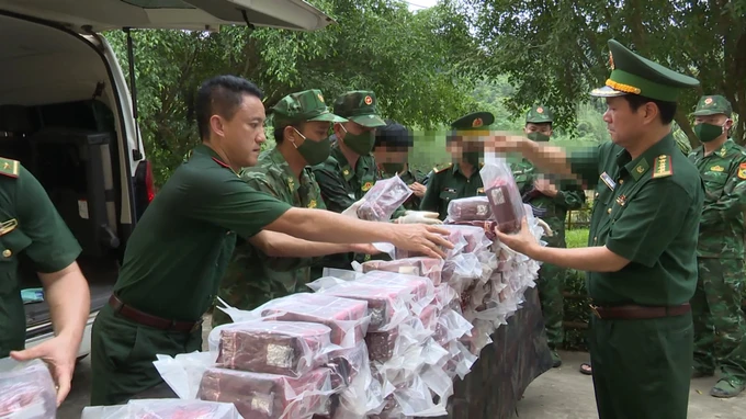 Bắt nhóm đối tượng vận chuyển 121 kg ma túy từ Lào vào Việt Nam Tang vật chuyên án A424p bị bắt giữ tại cửa khẩu quốc tế Cầu Treo.
