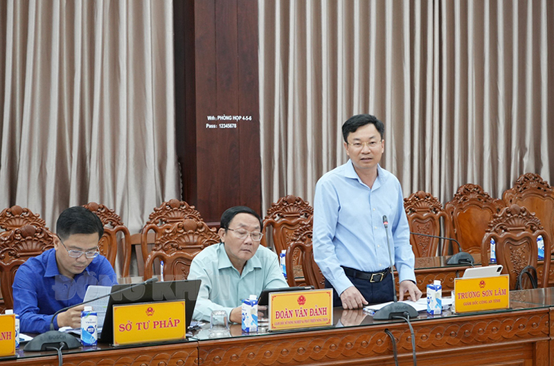 Đại tá Trương Sơn Lâm - Giám đốc Công an tỉnh phát biểu tại cuộc họp.