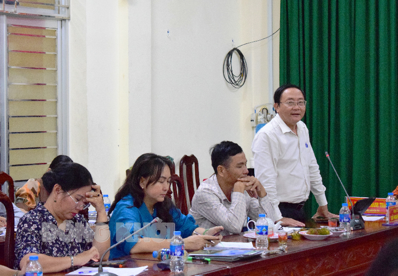Lãnh đạo tỉnh làm việc với UBND huyện Mỏ Cày Bắc về tiến độ thực hiện xây dựng huyện nông thôn mới Giám đốc Sở Nông nghiệp và Phát triển nông thôn lưu ý một số nội dung huyện cần quan tâm thực hiện.