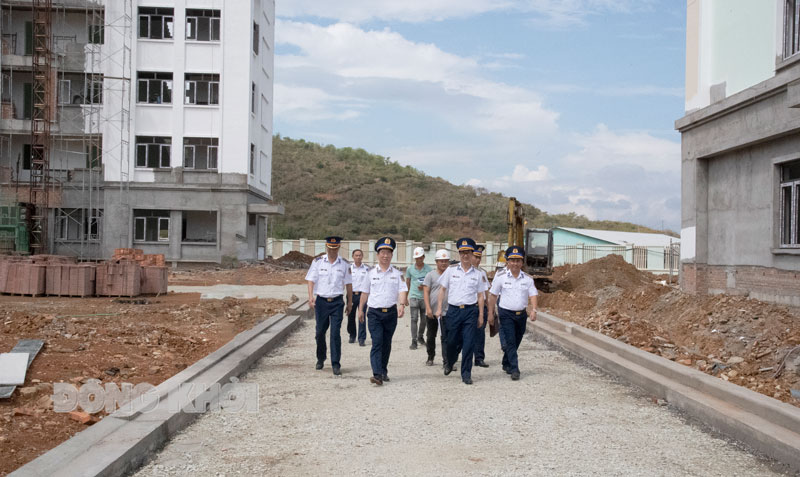 Đoàn công tác kiểm tra tiến độ xây dựng khu làm việc và khu nhà ở Cơ quan Hải đoàn 32.