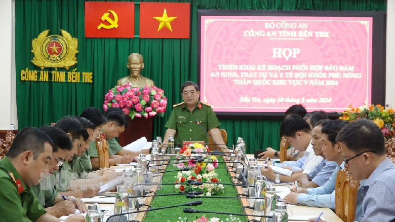 Tin hoạt động các huyện, thành phố ngày 10-5-2024 Đại tá Lê Văn Hòa phát biểu kết luận cuộc họp. Ảnh: Quang Duy.