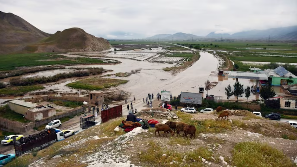 Lũ quét lớn sau mưa tại miền Bắc Afghanistan đã gây ra rất nhiều thiệt hại riêng tại tỉnh Baghlan. Ảnh: AFP.