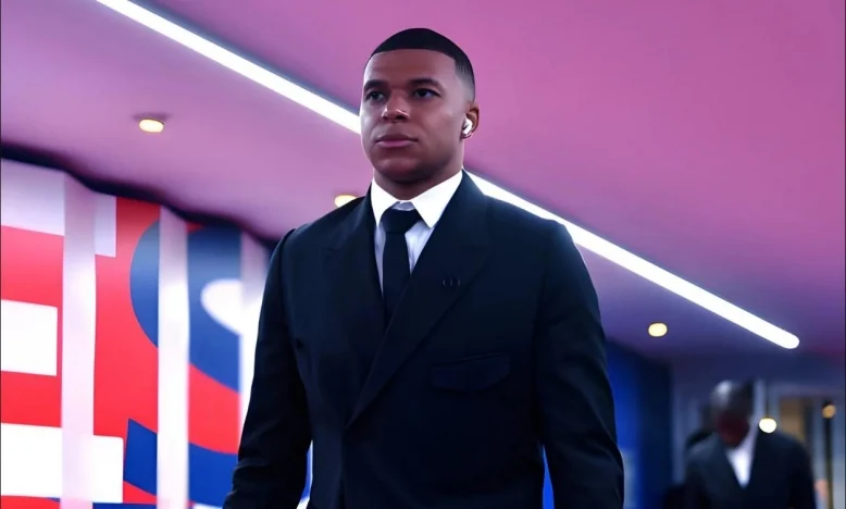 Kylian Mbappe tuyên bố rời PSG