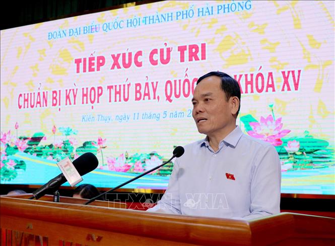 Phó thủ tướng Trần Lưu Quang phát biểu tại hội nghị tiếp xúc cử tri huyện Kiến Thụy. Ảnh: Hoàng Ngọc/TTXVN