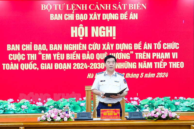 Thượng tá Phan Ái Xuân - Phó Trưởng ban, Ban Phụ nữ Quân đội phát biểu tại hội nghị. Thượng tá Phan Ái Xuân - Phó Trưởng ban, Ban Phụ nữ Quân đội phát biểu tại hội nghị.