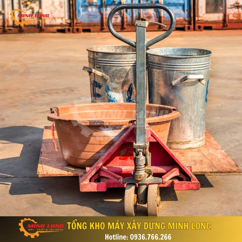 Cập nhật bảng giá xe nâng tay được ưa chuộng nhất 2024