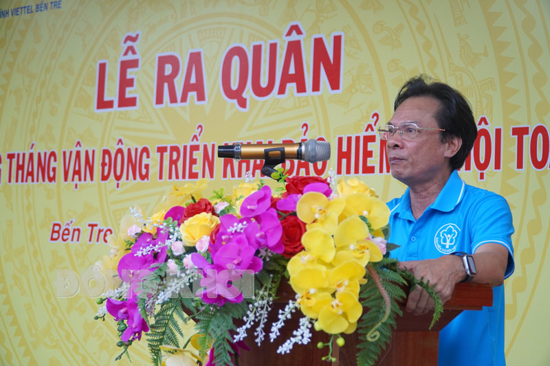 Giám đốc BHXH tỉnh Dương Văn Thắng phát biểu tại lễ ra quân
