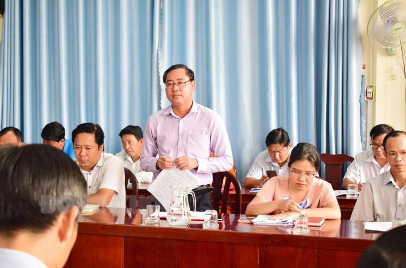 Đại diện ngành huyện phát biểu tại buổi làm việc.