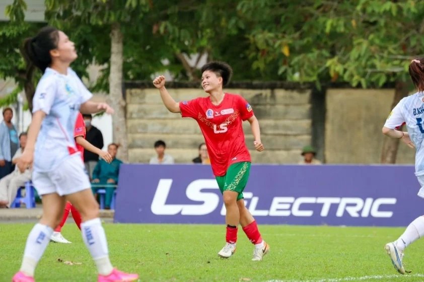 CLB TPHCM I giữ vững ngôi đầu bảng