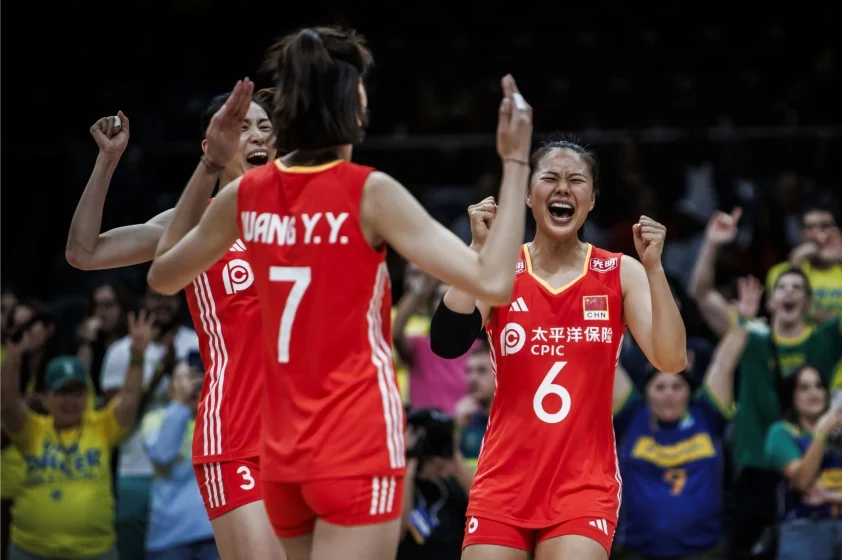 Wang Yuanyuan (số 7) và các đồng đội đã có trận đấu rất xuất sắc (Ảnh: VolleyballWorld)