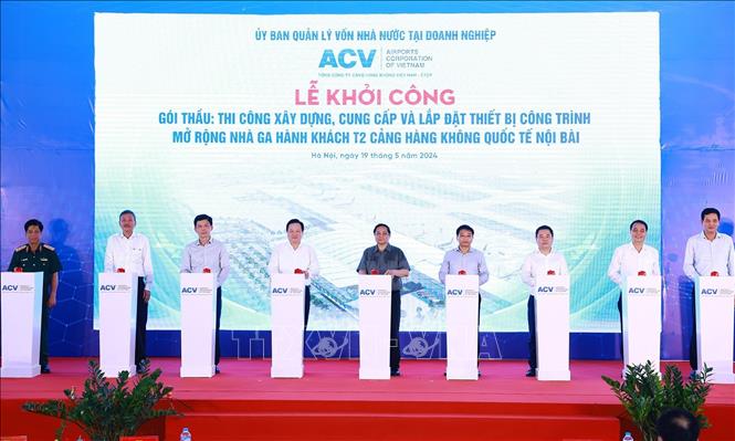 Thủ tướng phát lệnh khởi công mở rộng Nhà ga hành khách T2 Cảng hàng không Quốc tế Nội Bài Thủ tướng Phạm Minh Chính và các đại biểu thực hiện nghi thức khởi công Dự án mở rộng nhà ga hành khách T2, Cảng Hàng không quốc tế Nội Bài. Ảnh: Dương Giang/TTXVN