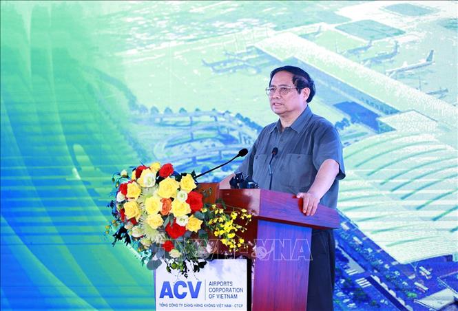 Thủ tướng phát lệnh khởi công mở rộng Nhà ga hành khách T2 Cảng hàng không Quốc tế Nội Bài Thủ tướng Phạm Minh Chính phát biểu tại Lễ khởi công Dự án mở rộng Nhà ga hành khách T2 (Nội Bài). Ảnh: Dương Giang/TTXVN