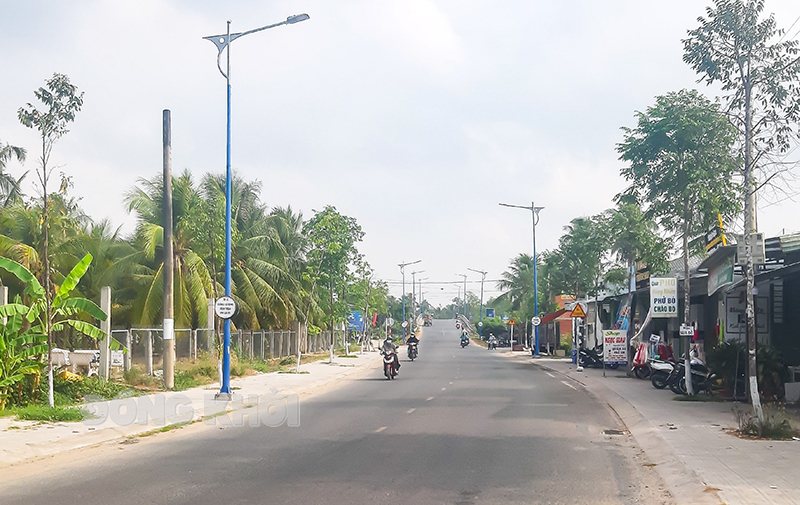 Các tuyến đường huyện được đầu tư cơ bản đạt chuẩn theo quy định, đáp ứng nhu cầu đi lại, giao thương hàng hóa của Nhân dân.