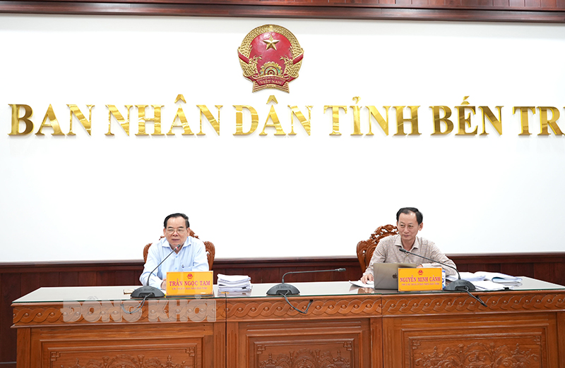 Chủ tịch UBND tỉnh Trần Ngọc Tam, Phó chủ tịch UBND tỉnh Nguyễn Minh Cảnh chủ trì cuộc họp.