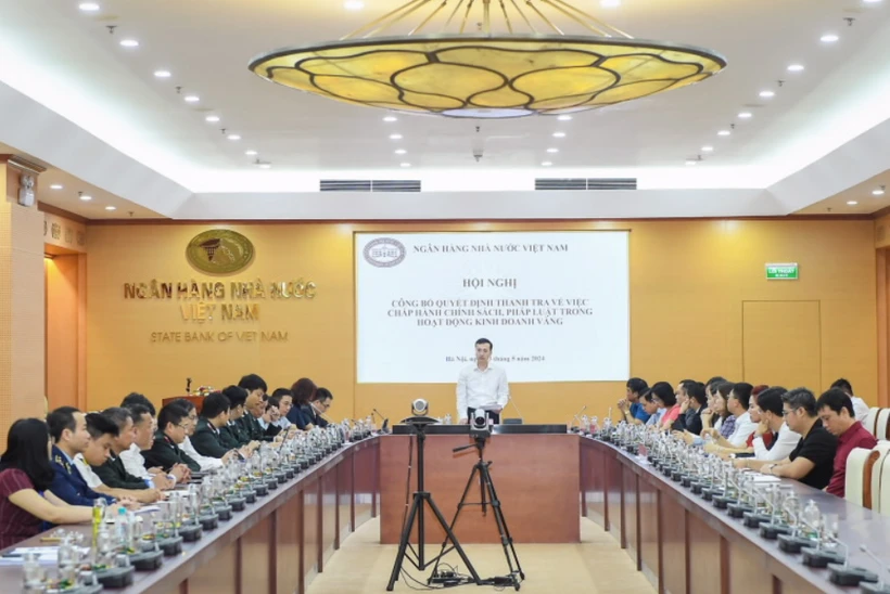 Công bố quyết định thanh tra 2 ngân hàng và 4 doanh nghiệp kinh doanh vàng Quang cảnh buổi lễ công bố. Ảnh: Vietnam+