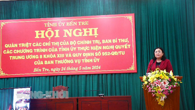 Quyền Bí thư Tỉnh ủy - Chủ tịch HĐND tỉnh Hồ Thị Hoàng Yến phát biểu bế mạc hội nghị