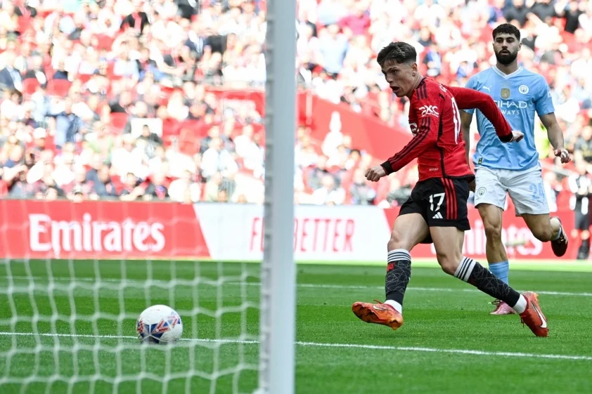 Alejandro Garnacho đưa Man Utd vượt lên dẫn trước. Ảnh: FA Cup.