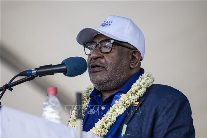 Tổng thống Comoros Azali Assoumani phát biểu trong cuộc vận động tranh cử ở Moroni ngày 12-1-2024. Ảnh: AFP/TTXVN