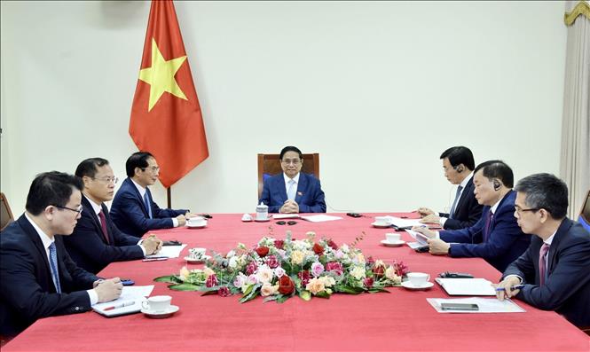 Thủ tướng Phạm Minh Chính điện đàm với Thủ tướng Singapore