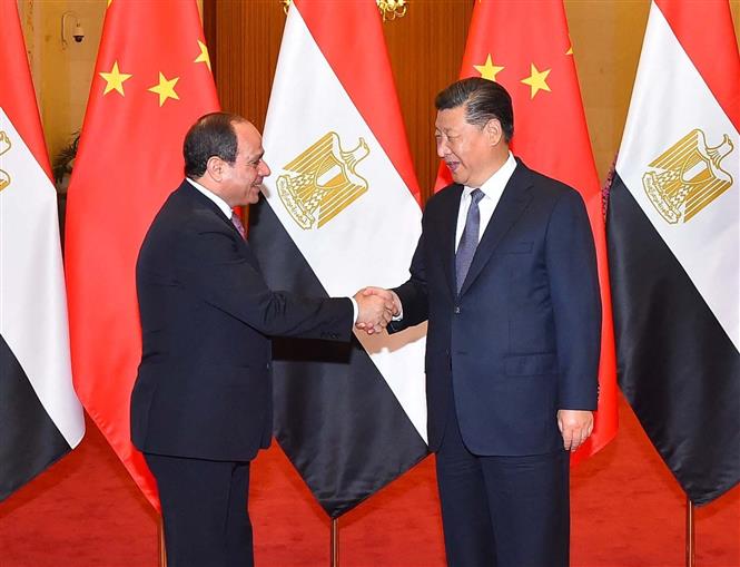 Tổng thống Ai Cập Abdel Fattah El-Sisi (trái) và Chủ tịch Trung Quốc Tập Cận Bình tại cuộc gặp ở Bắc Kinh. Ảnh: AFP/TTXVN